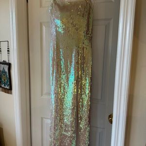 Elegant Della Roufogali sequin Size 6 gown